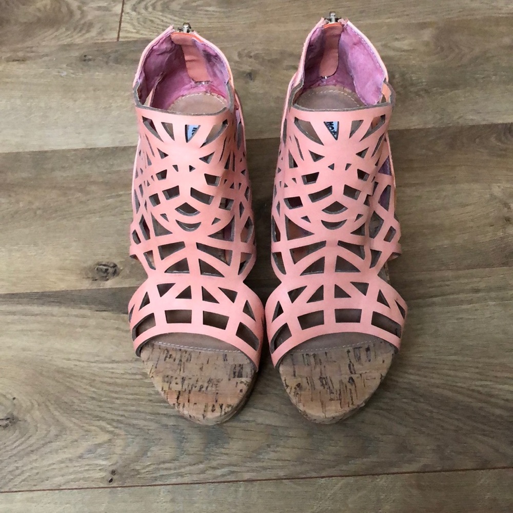 Not Rated wedge size 8